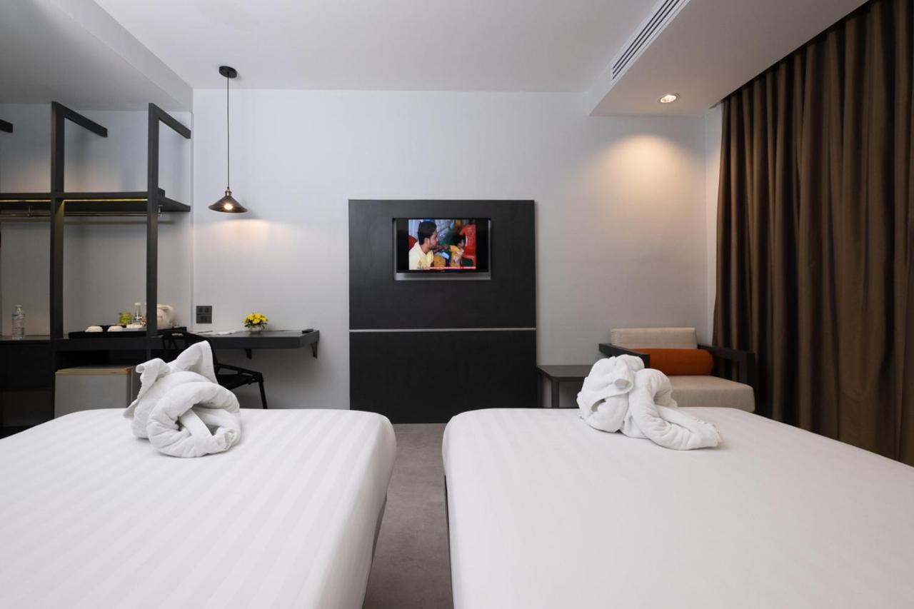 The Royal Palm Beach Front Patong Zewnętrze zdjęcie